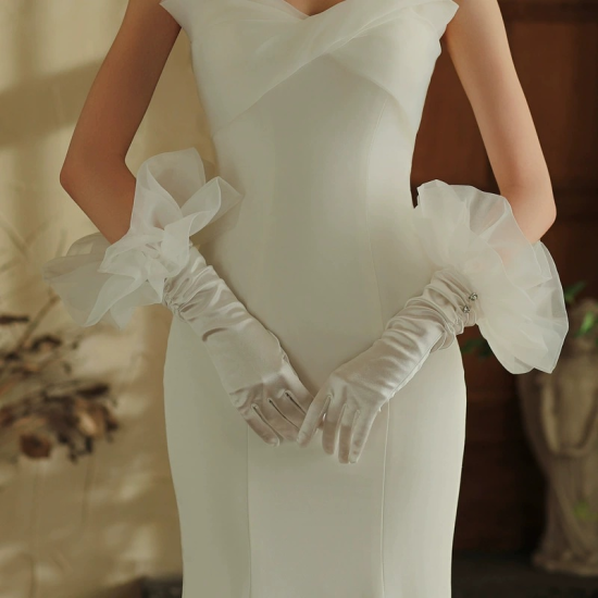 Elegant Pleated Ruffle Wedding Dress White Short Gloves
